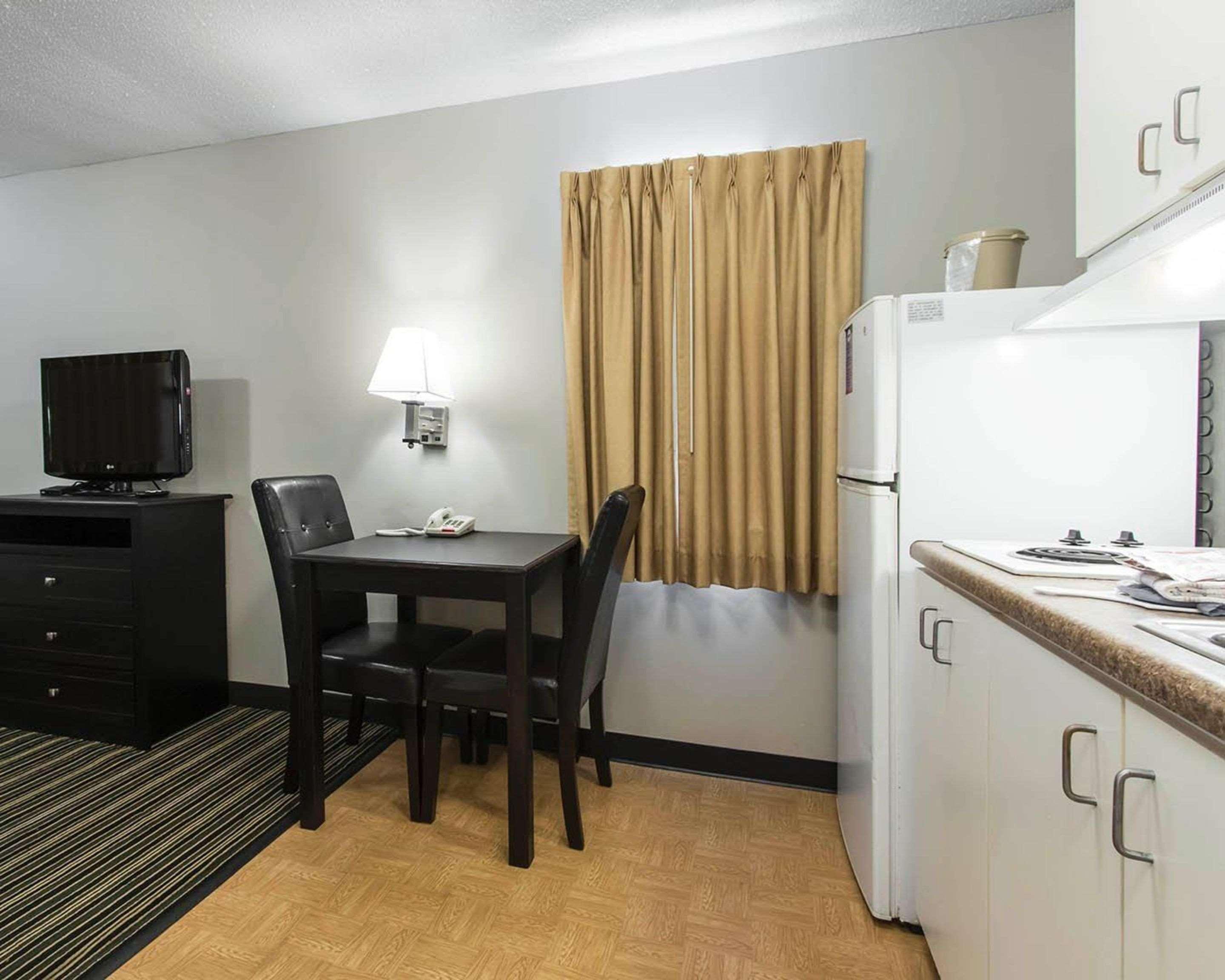 Suburban Extended Stay Hotel Naval Base Area Warrington Exterior foto